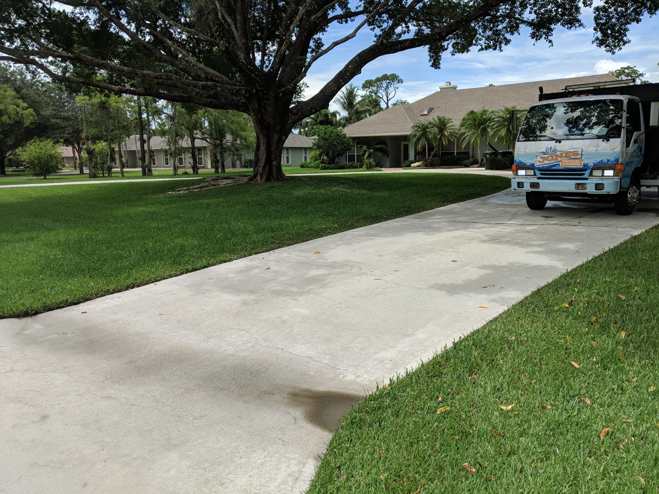 Driveway Pressure Cleaning in West Palm Beach FL